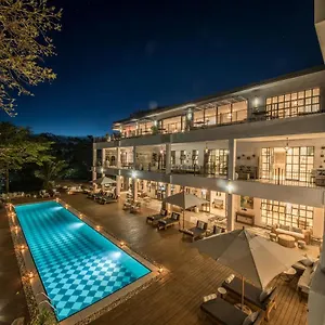 **** Hotel Latitude 0 Degrees Uganda